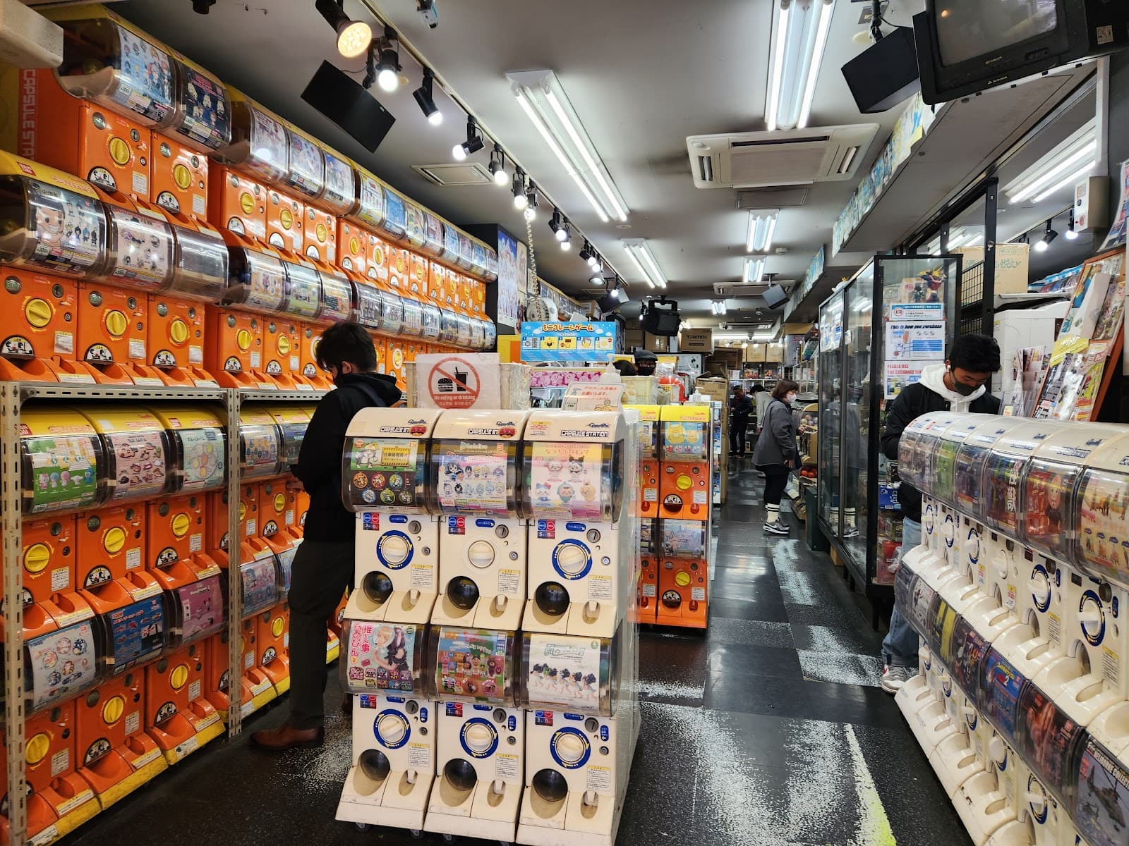 Akihabara Gachapon Kaikan — photo 1