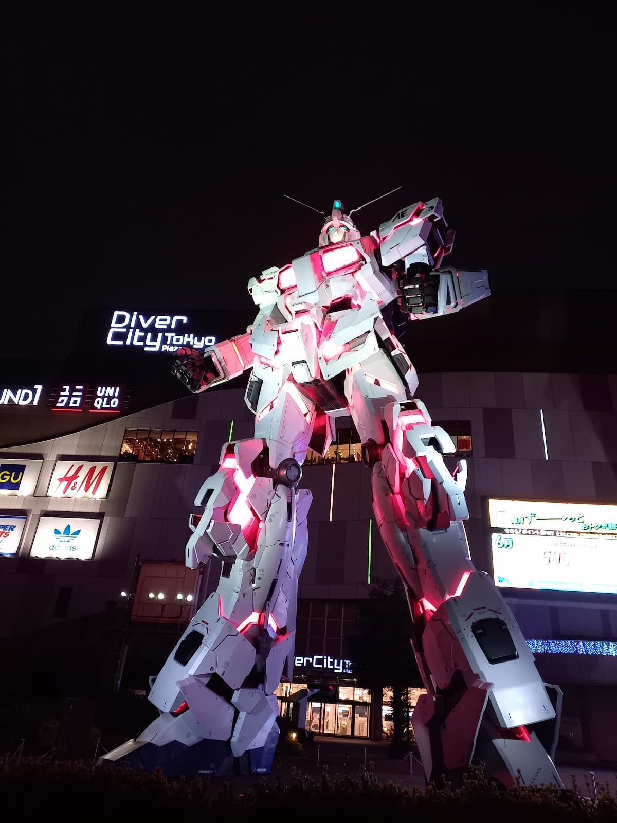 Unicorn Gundam Statue (Odaiba) — photo 1
